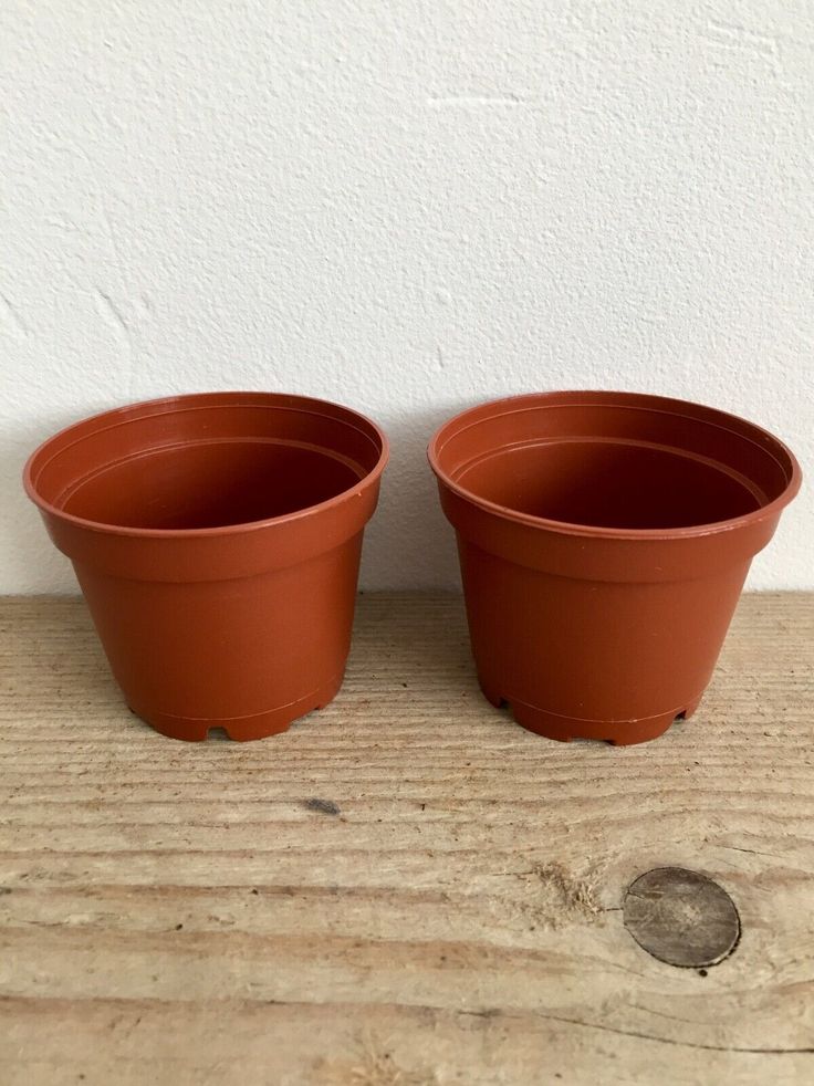Brown Plastic Pots with plate